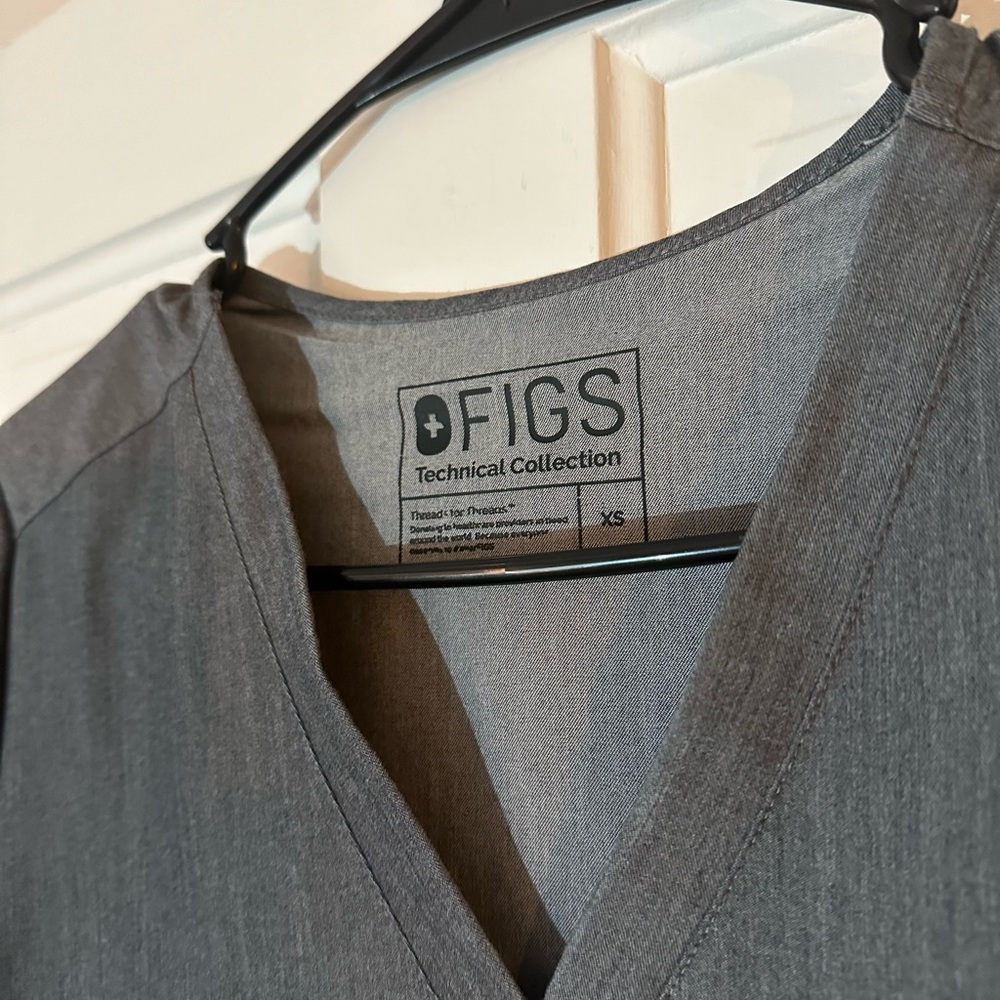 Graphite Gray Figs Scrub Set